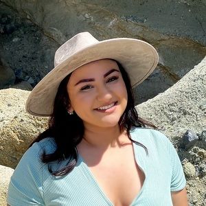 Meet your Posher, Luna